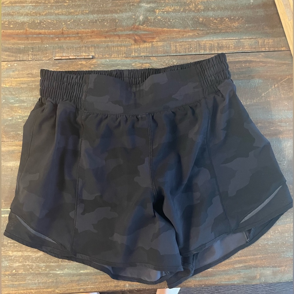 Lululemon Hotty Hot Short High Rise 4”